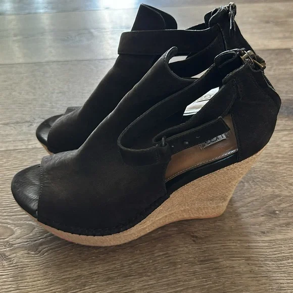 Suede UGG wedges - Picture 2 of 5